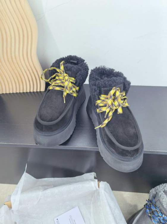 Picture of UGG Shoes _SKUUGGsz35-40WN101319843